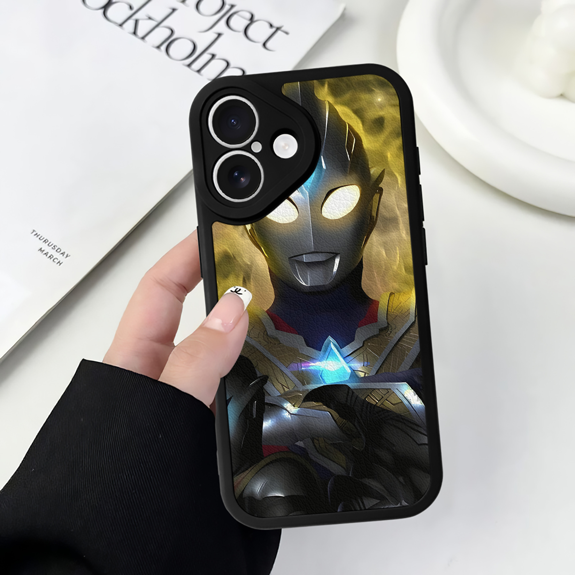 （画像用） ウルトラマン Ultraman 【iPhone 16シリーズ対応】シリコンスマホケース（レザー調） 材質：シリコン